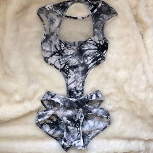 iHeartRaves Aries Warrior Bodysuit Size Small